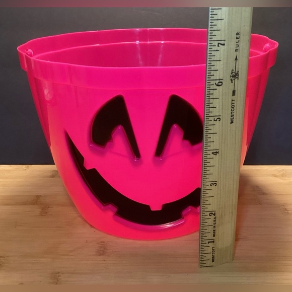 T-Mobile 2018 Pink Halloween Bucket - Picture 6 of 9